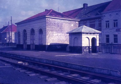 MEULEBEKE  DIA 77-1225.jpg
